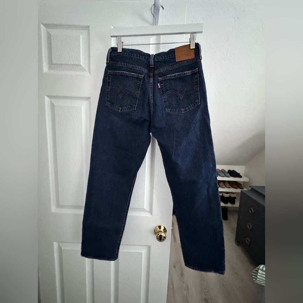 NWOT Levi Wedgie straight 28x28 dark wash - Picture 3 of 7